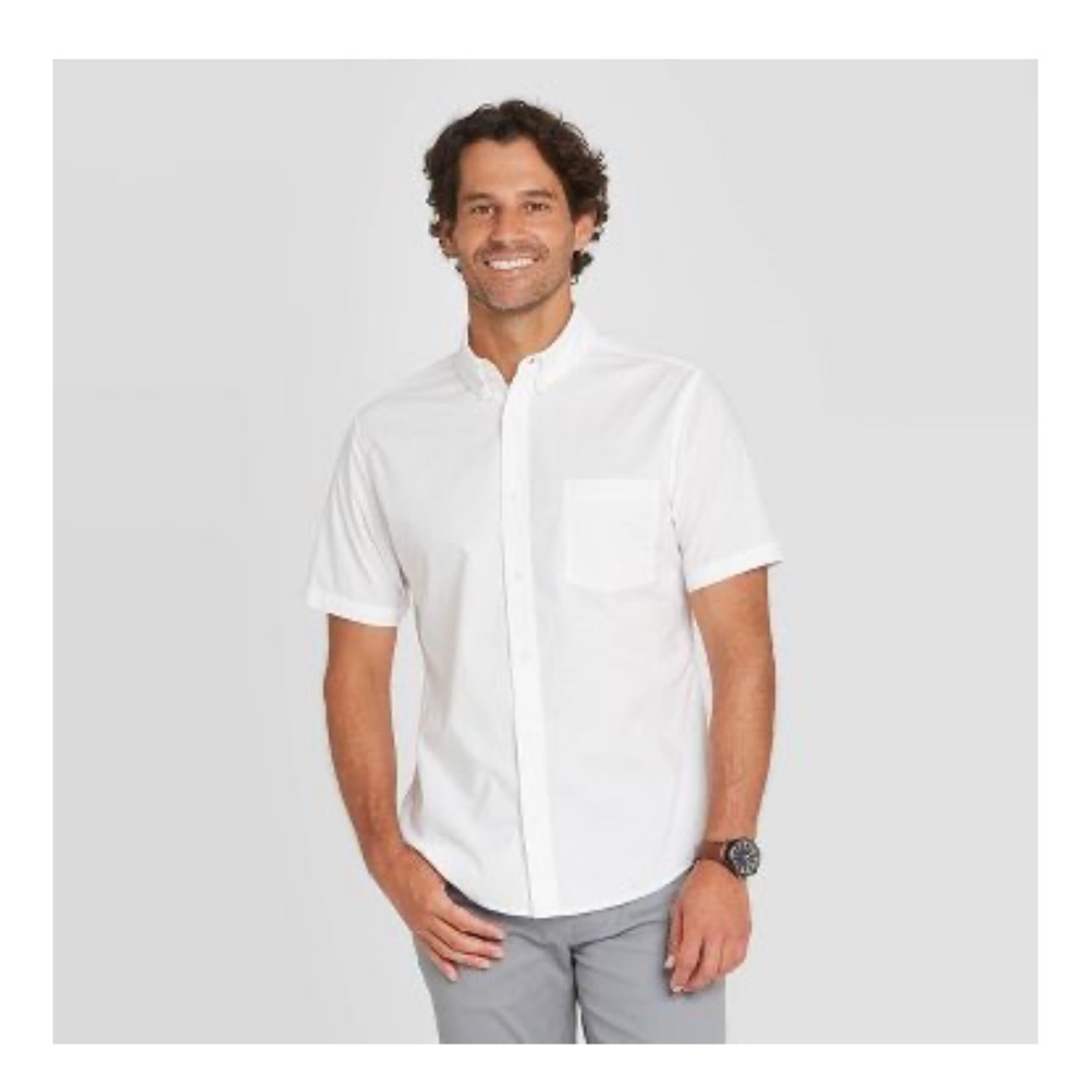 UNIVERSAL THREAD Men’s short sleeve button down collared shirt size medium